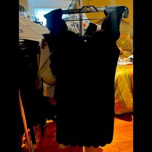 Bailey scalloped black dress / so beautiful